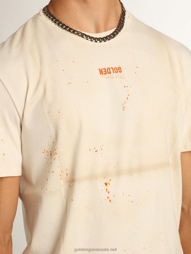 Bone-white Journey Collection T-shirt with a folded-garment effect with Golden lettering and rust-colored spray FN20N728 Men