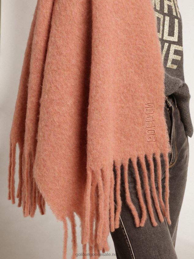 Powder-pink wool scarf with fringing and tone-on-tone \'Golden\' lettering FN20N290 Women